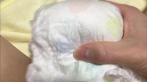005 おむつ（メリーズ）を履いておもらし！我慢できずシコシコ！