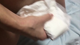 008 おむつパッドで巻いてオナニー