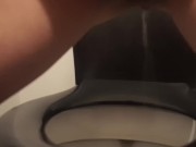 Uro fétichistes gros pipi dans les toilettes de mon voisin 10/16