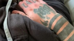 Meu pau latejante precisa de alguma atenção!