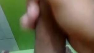 Masturbándome en el baño