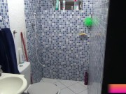 MORENA LINDA TOMANDO BANHO 1/16