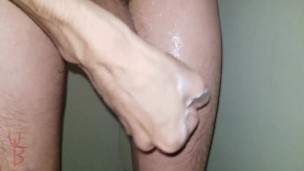 BTM Pissing An Cumming In The Bathtub!