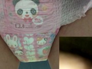 012 トイレトレーニング用おむつにおもらし！かぶせてシコシコ気持ちよくなっちゃう - Screenshot 5 of 16 - Diaper
