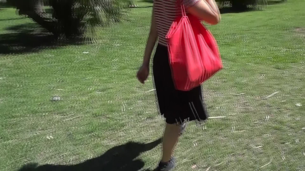 Pendeja argentina me la chupa en el parque y me la llevo a casa a coger