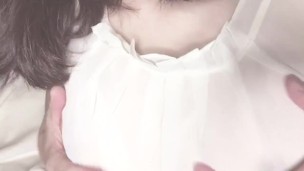 【じらしおっぱい】ノーブラすけすけブラウス越しにチクニー nipple masturbation on the clothe Japanese amateur