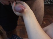 MI NOVIA ESTÁ ESTRESADA POR EL TRABAJO Y ME LA COJO ARRIBA DE LA MESA PARA QUE SE RELAJE 6/16