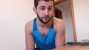 Amateur hunk's free exclusive cum video (uncut cock)
