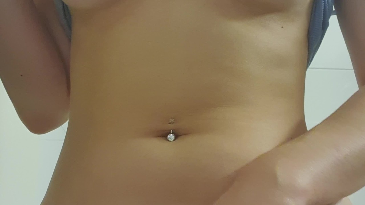 女子学生がリクエストに答えてエロ配信 - RedTube
