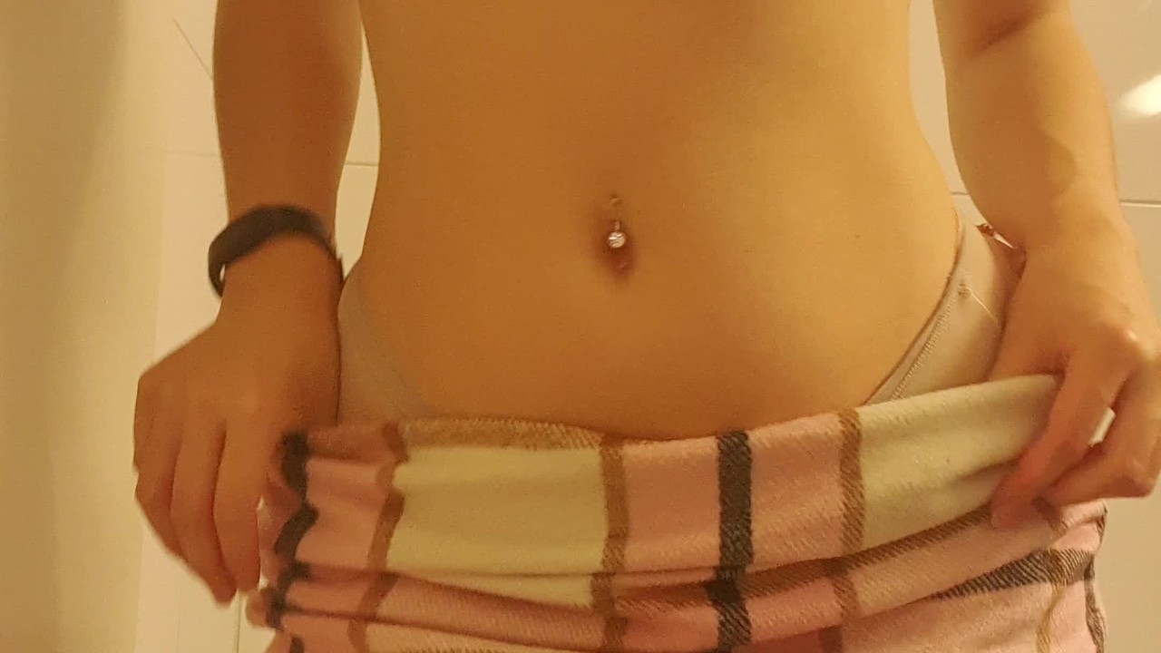 女子学生がリクエストに答えてエロ配信 - RedTube