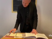 Giovane alunna riceve sperma dentro e beve sperma dal professore 2/16