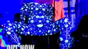 ALIEN FLUO SEX DANCE