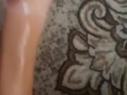Трахнула себя резиновым членом и довела до сквирта