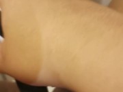 Me vengo tocandome con el consolador