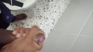 Una rica paja y una verga grande. 