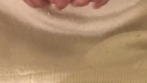 SEXY TEEN WHITE TOES FOOT PLAY. MUST WATCH!!