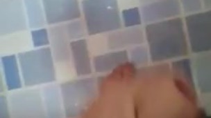 Masturbandome en el baño