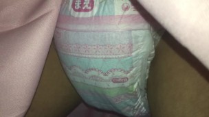 022 いっぱいおしっこしたおむつとスカートを履いてオナニー！2