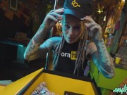 UNBOXING - Pornhub AWARDS 2020 - Anuskatzz unbox her Pornhub present - SFW, ink , tattoo, bodymod 4/16