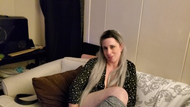 Bored housewife just wants the cock and cum in her face