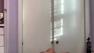 ESFREGANDO MINHA BUCETA APERTADA E MOLHADA ATÉ EU GOZAR