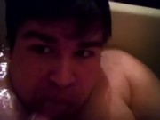 Артем сосет сам себе дрочит ногами лижет ноги в ванной self suck autofellatio self footjob