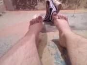 Артем сосет сам себе дрочит ногами лижет ноги в ванной self suck autofellatio self footjob