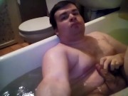 Артем сосет сам себе дрочит ногами лижет ноги в ванной self suck autofellatio self footjob