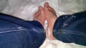 Артем Ходит босиком по снегу barefoot in the snow self suck autofellatio self footjob
