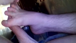 Дрочит ногами сам себе лижет ноги self suck autofellatio self footjob