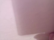 Артем сам себе дрочит ногами в ванной self suck autofellatio self footjob