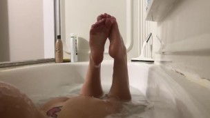 Bubbles Bunny **Wet Feet, Pussy & Ass**