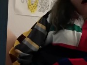 Je me baise sur le bureau avec mon vibro