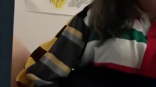 Je me baise sur le bureau avec mon vibro