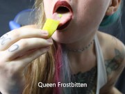 Queen eats pickles - Screenshot 13 of 16 - Butt