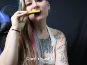 Queen eats pickles - Screenshot 4 of 16 - Mom