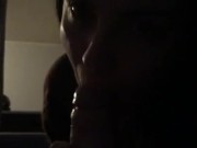 Elle me suce et en laisse pas une goutte 