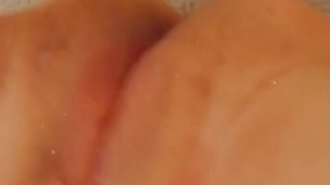 BBW plays with pussy 