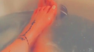 Foot fun//bathtub//you know where those beads are going ;)