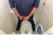 Uncircumcised dick pissing