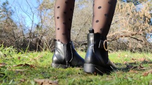 Outdoor nylon fetish (french girl)