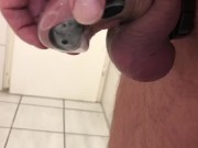 Blaue dicke Eier im E-Stim Käfig