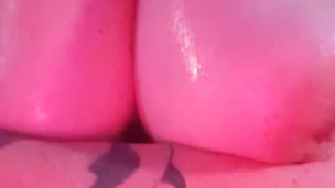 Amateur slut fucks herself 