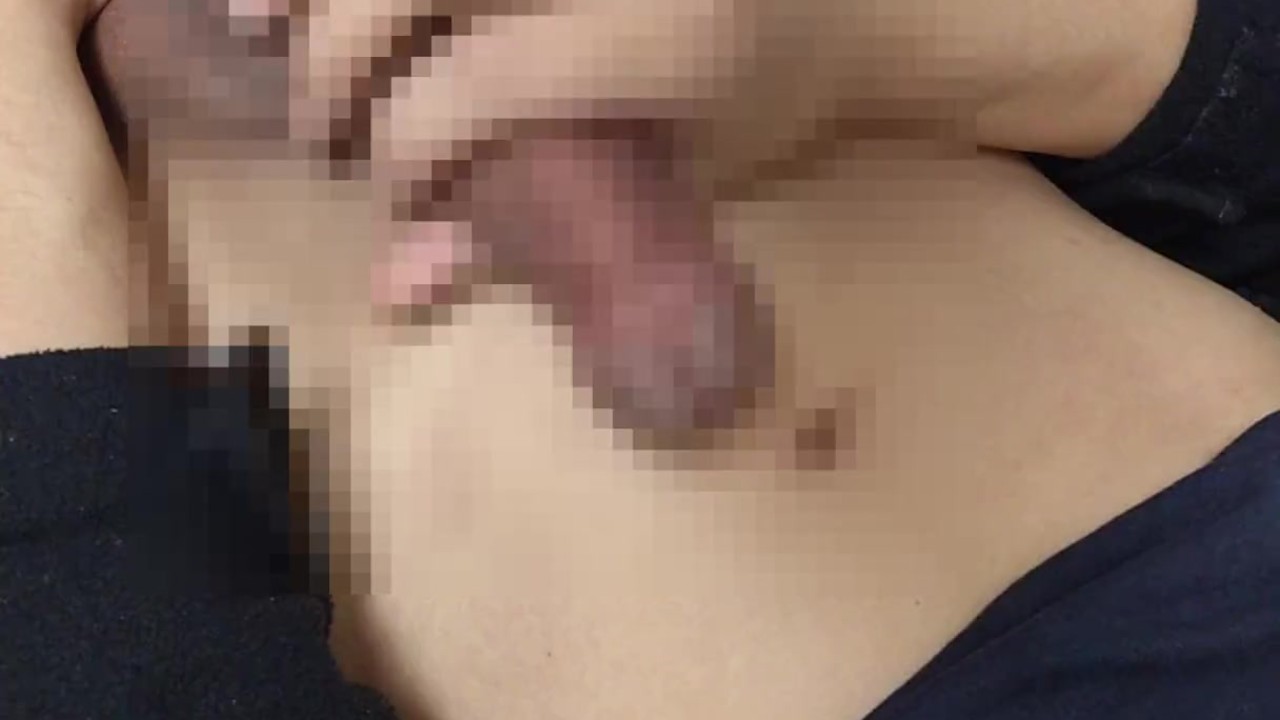 大学生、アナル弄ってオナニー 、指いれたまま射精 - RedTube