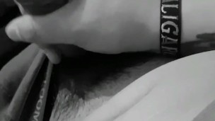 Me masturbo hasta sacarme la leche