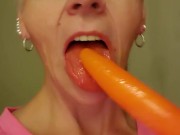 CHUBBY THICK MILF GILF AMATEUR PORN STAR  HOUSEWIFE HUMPINHANNAH  GIVES POPSICLE  A PROPER BLOWJOB  10/16
