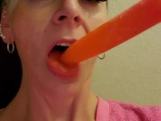 CHUBBY THICK MILF GILF AMATEUR PORN STAR  HOUSEWIFE HUMPINHANNAH  GIVES POPSICLE  A PROPER BLOWJOB  14/16