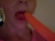 CHUBBY THICK MILF GILF AMATEUR PORN STAR  HOUSEWIFE HUMPINHANNAH  GIVES POPSICLE  A PROPER BLOWJOB  3/16