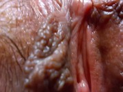 Она шевелит своим клитором очень крупным планом! 15/16