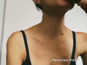 Comiendo un durazno jugoso y mostrando mis venas del cuello 16/16